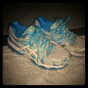 Women's Asics Gel Cumulus-16 size 8